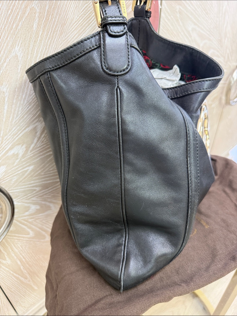 Gucci Black Leather Shoulder Bag with Gold Double G Emblem - Picture 3 of 10